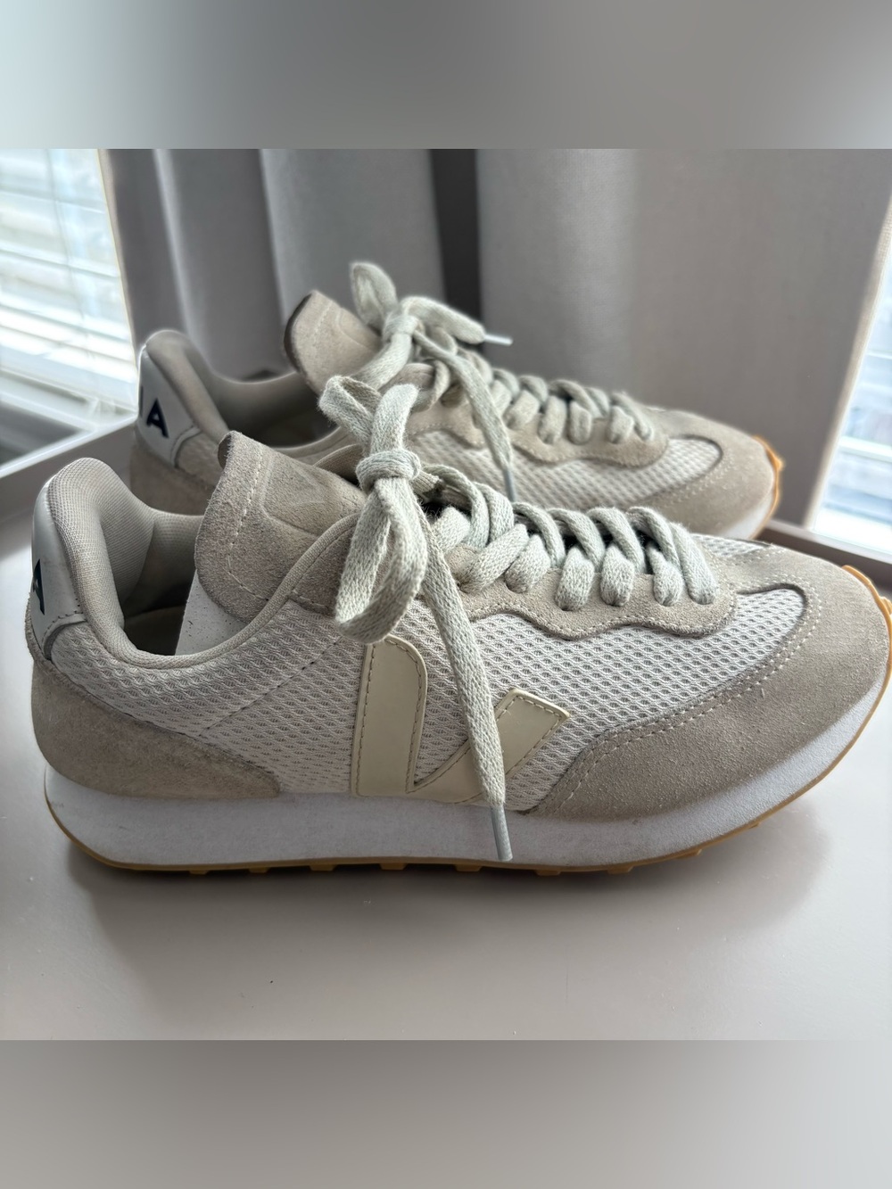 VEJA Rio Branco Alveomesh Sneakers, Women’s 6 🩶🤍
